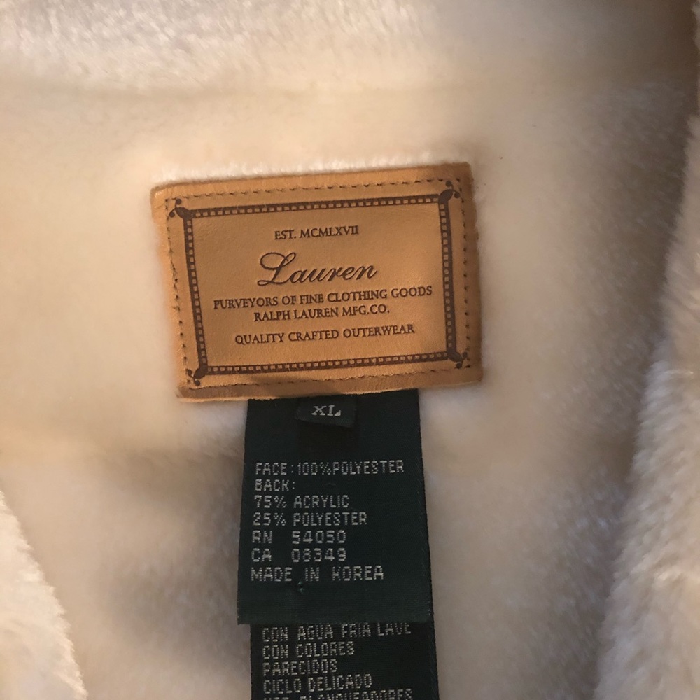 Raulph Lauren XL woman coat. White Suede exterior fur interior